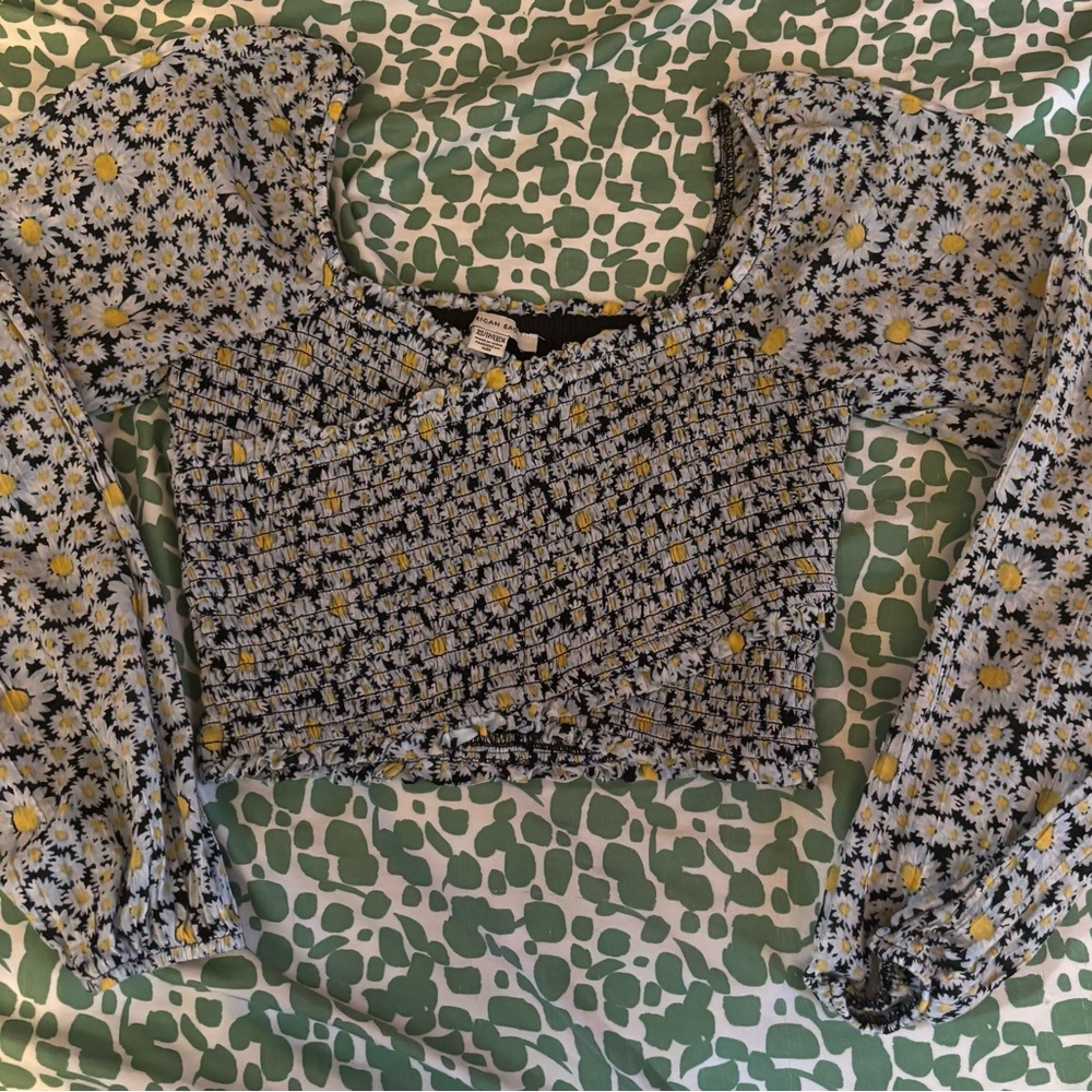 American Eagle Outfitters Daisy Print Puff Sleeve Top